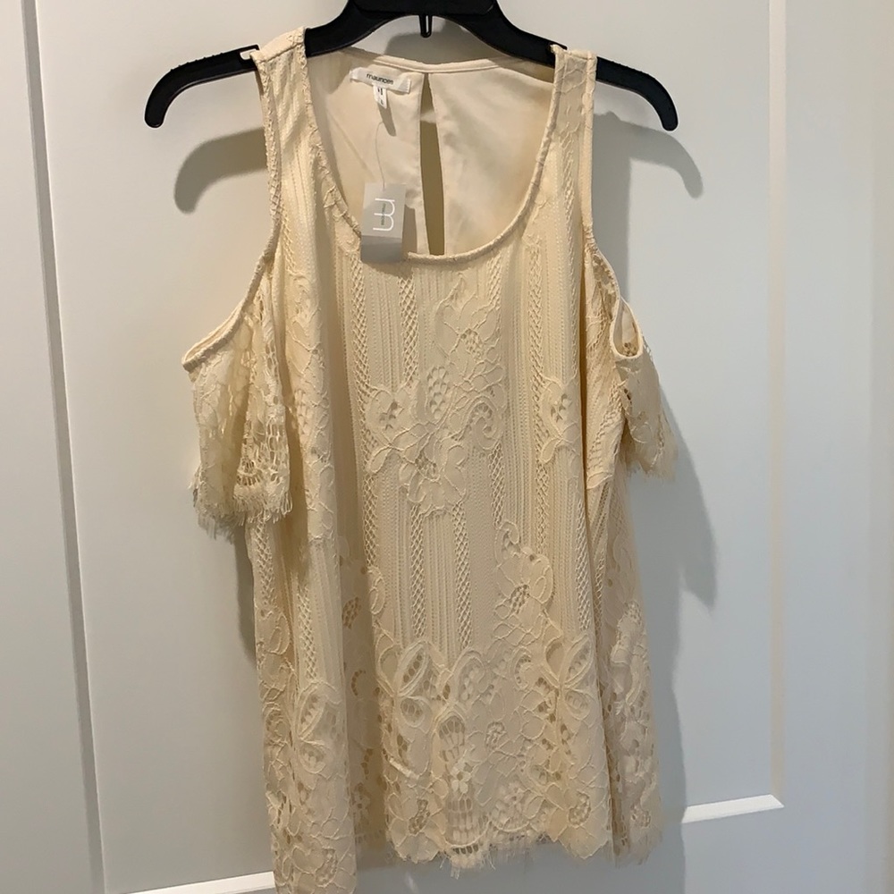 Lace overlay/peep shoulder cream shirt